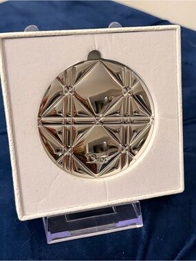 NIB Quilted Metallic Compact - Silver Mirror Finish GWP